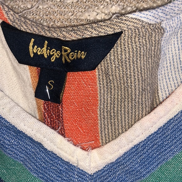 Raw Hem linen open back blouse - Picture 4 of 5